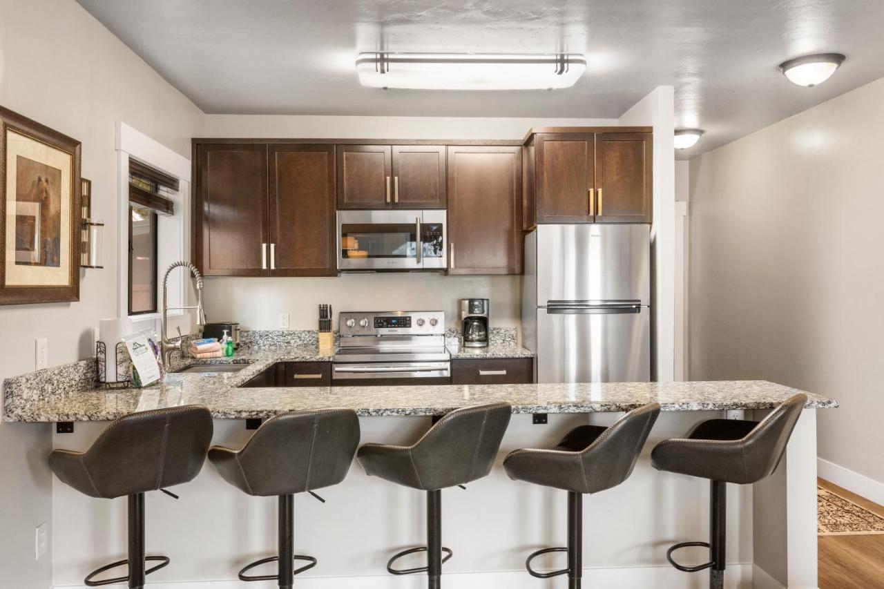 The Yellowstone Hideaway Unit A West Yellowstone Extérieur photo